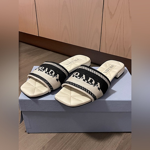 Prada woman slides - Picture 1 of 4